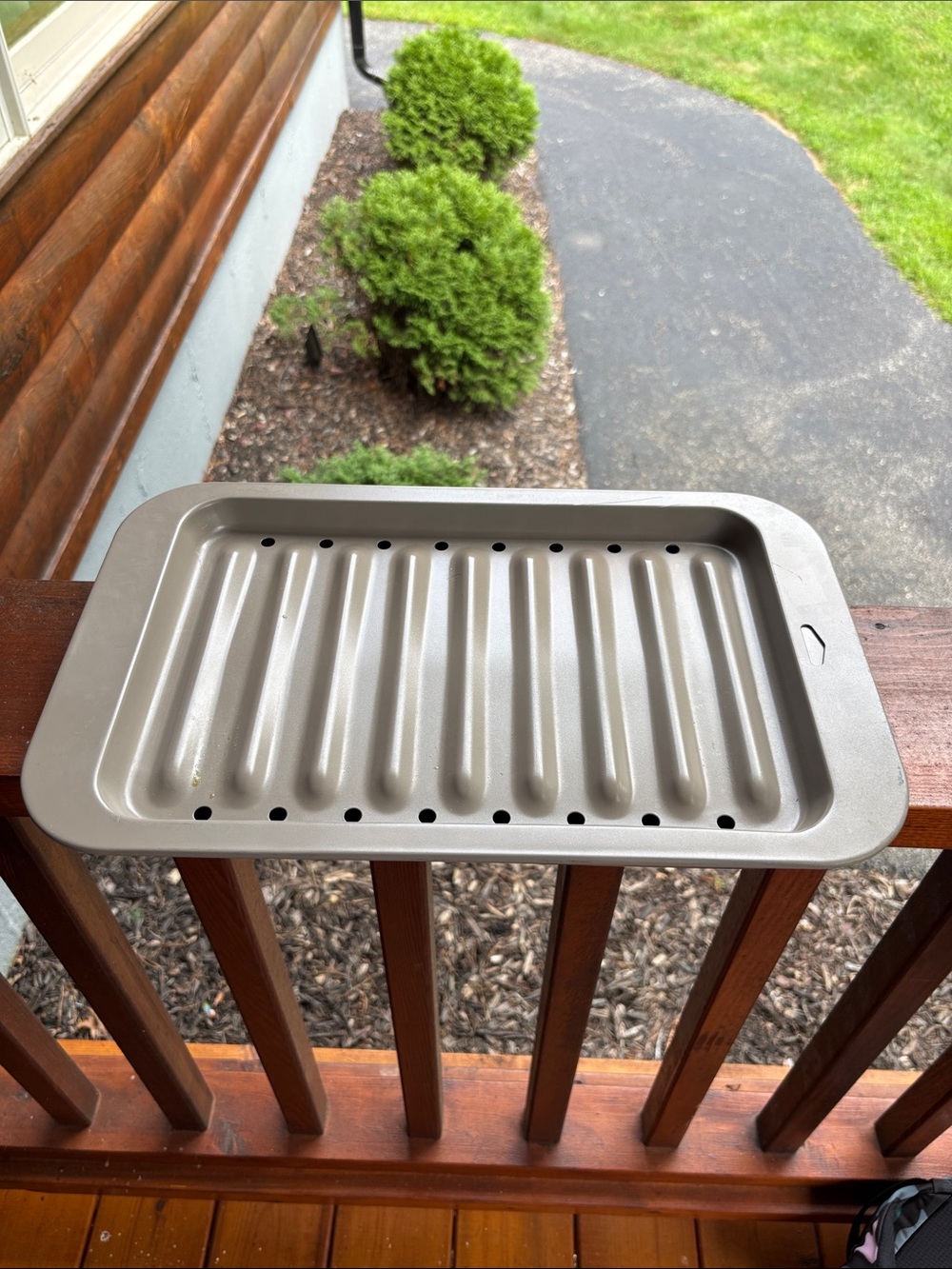 MCM Gray Nonstick Grill/Drip Pan with Vents